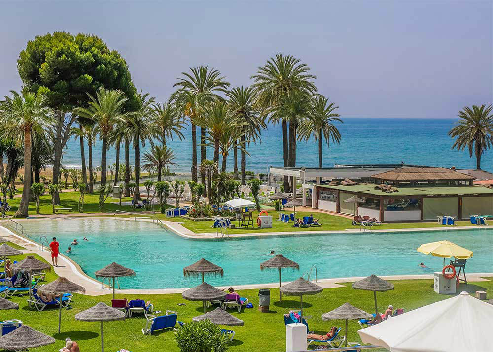 Swimming Pool golf hotel Estepona
