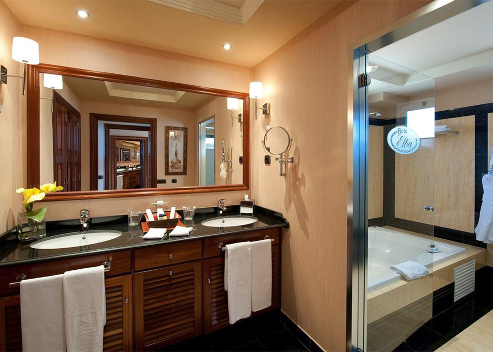 Golf hotel Elba Estepona bathroom